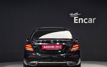 Mercedes-Benz E-Класс, 2018 год, 2 999 000 рублей, 4 фотография