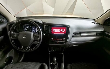 Mitsubishi Outlander III рестайлинг 3, 2020 год, 2 143 000 рублей, 10 фотография