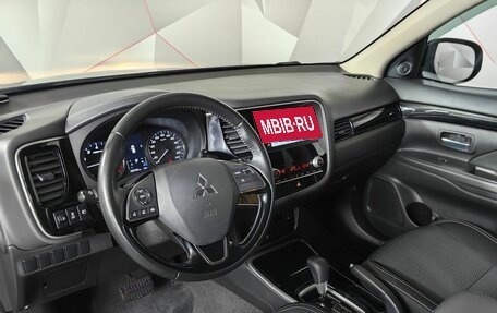 Mitsubishi Outlander III рестайлинг 3, 2020 год, 2 143 000 рублей, 14 фотография