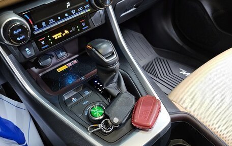 Toyota RAV4, 2022 год, 3 400 000 рублей, 9 фотография