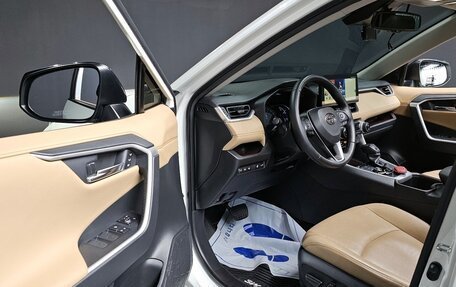 Toyota RAV4, 2022 год, 3 400 000 рублей, 10 фотография