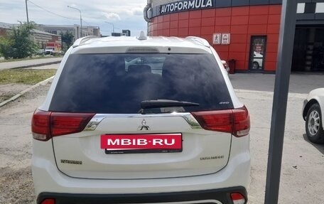 Mitsubishi Outlander III рестайлинг 3, 2019 год, 2 140 000 рублей, 3 фотография