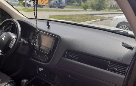 Mitsubishi Outlander III рестайлинг 3, 2019 год, 2 140 000 рублей, 7 фотография