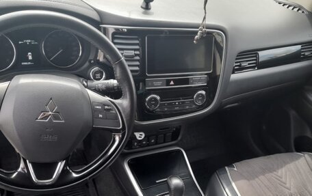 Mitsubishi Outlander III рестайлинг 3, 2019 год, 2 140 000 рублей, 11 фотография
