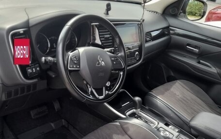 Mitsubishi Outlander III рестайлинг 3, 2019 год, 2 140 000 рублей, 9 фотография