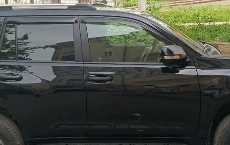 Toyota Land Cruiser Prado 150 рестайлинг 2, 2018 год, 5 000 000 рублей, 1 фотография