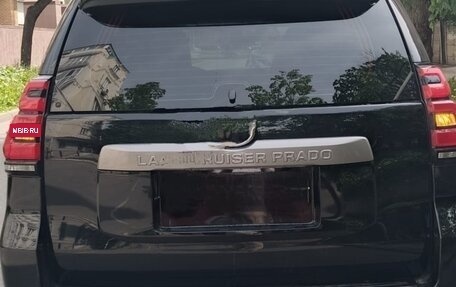 Toyota Land Cruiser Prado 150 рестайлинг 2, 2018 год, 5 000 000 рублей, 3 фотография