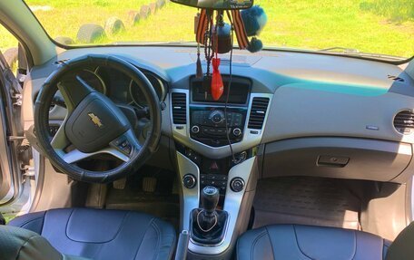 Chevrolet Cruze II, 2010 год, 700 000 рублей, 12 фотография