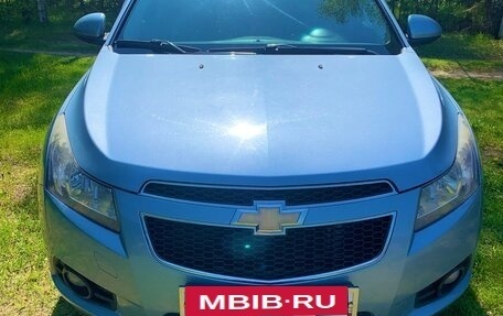 Chevrolet Cruze II, 2010 год, 700 000 рублей, 3 фотография