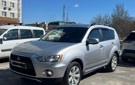 Mitsubishi Outlander III рестайлинг 3, 2011 год, 1 400 000 рублей, 2 фотография