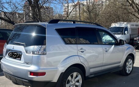 Mitsubishi Outlander III рестайлинг 3, 2011 год, 1 400 000 рублей, 4 фотография