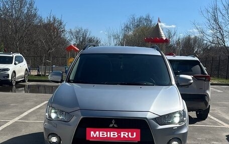 Mitsubishi Outlander III рестайлинг 3, 2011 год, 1 400 000 рублей, 3 фотография
