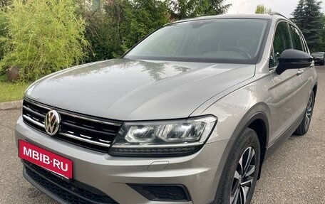 Volkswagen Tiguan II, 2019 год, 2 400 000 рублей, 10 фотография