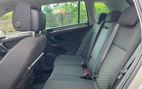 Volkswagen Tiguan II, 2019 год, 2 400 000 рублей, 18 фотография