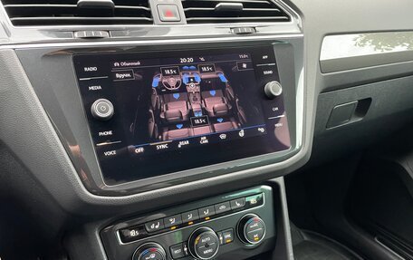 Volkswagen Tiguan II, 2019 год, 2 400 000 рублей, 20 фотография