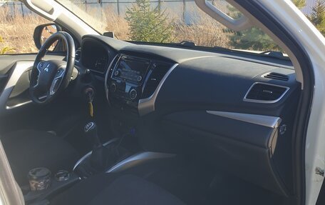Mitsubishi Pajero Sport III рестайлинг, 2017 год, 2 800 000 рублей, 4 фотография