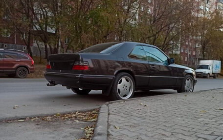 Mercedes-Benz E-Класс, 1995 год, 800 000 рублей, 2 фотография