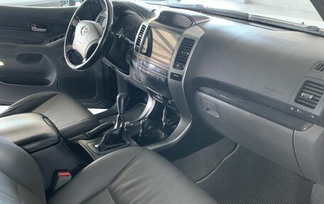 Toyota Land Cruiser Prado 120 рестайлинг, 2008 год, 1 915 000 рублей, 10 фотография
