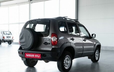 Chevrolet Niva I рестайлинг, 2017 год, 590 000 рублей, 2 фотография