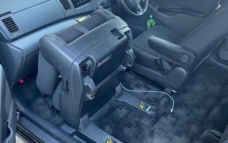 Toyota ISis I, 2010 год, 1 200 000 рублей, 9 фотография