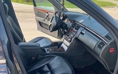 Mercedes-Benz E-Класс, 2001 год, 650 000 рублей, 5 фотография