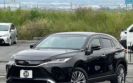 Toyota Harrier, 2022 год, 2 200 000 рублей, 2 фотография