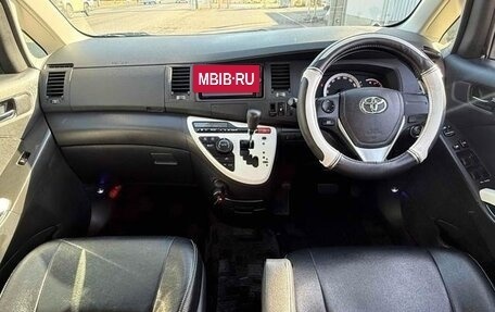 Toyota ISis I, 2017 год, 1 300 000 рублей, 9 фотография
