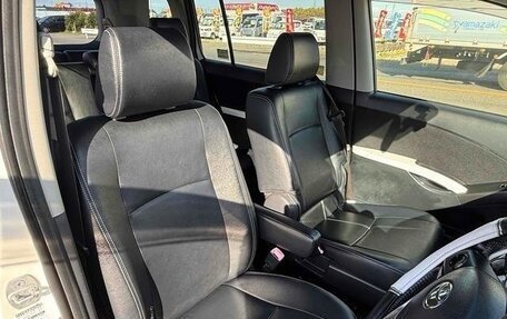 Toyota ISis I, 2017 год, 1 300 000 рублей, 13 фотография