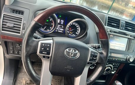 Toyota Land Cruiser Prado 150 рестайлинг 2, 2016 год, 3 800 000 рублей, 19 фотография