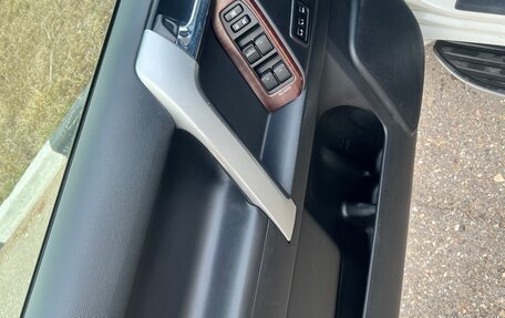 Toyota Land Cruiser Prado 150 рестайлинг 2, 2016 год, 3 800 000 рублей, 15 фотография