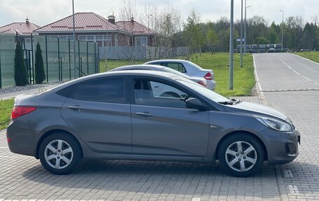 Hyundai Solaris II рестайлинг, 2011 год, 645 000 рублей, 3 фотография
