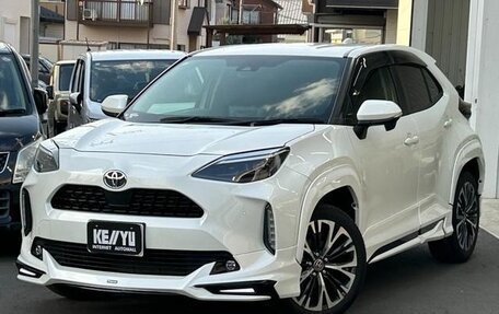 Toyota Yaris Cross, 2022 год, 1 600 000 рублей, 3 фотография
