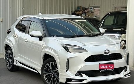 Toyota Yaris Cross, 2022 год, 1 600 000 рублей, 2 фотография
