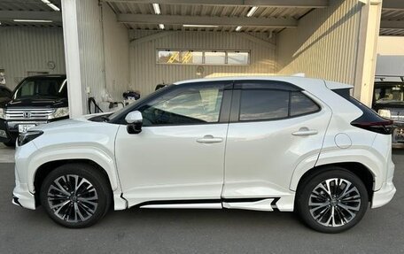 Toyota Yaris Cross, 2022 год, 1 600 000 рублей, 7 фотография