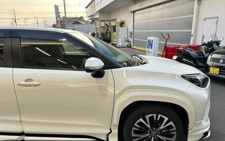 Toyota Yaris Cross, 2022 год, 1 600 000 рублей, 9 фотография