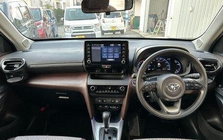 Toyota Yaris Cross, 2022 год, 1 600 000 рублей, 12 фотография