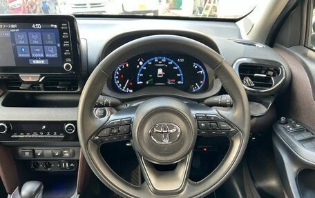 Toyota Yaris Cross, 2022 год, 1 600 000 рублей, 11 фотография