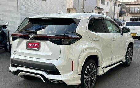Toyota Yaris Cross, 2022 год, 1 600 000 рублей, 5 фотография