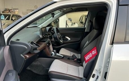 Toyota Yaris Cross, 2022 год, 1 600 000 рублей, 15 фотография