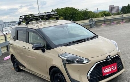 Toyota Sienta II, 2021 год, 1 003 000 рублей, 32 фотография