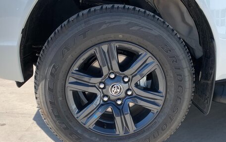 Toyota Hilux VIII, 2024 год, 7 200 000 рублей, 16 фотография