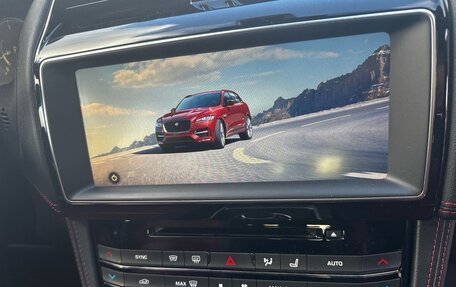 Jaguar F-Pace, 2017 год, 3 200 000 рублей, 13 фотография