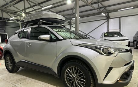 Toyota C-HR I рестайлинг, 2017 год, 2 000 000 рублей, 13 фотография
