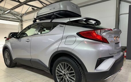 Toyota C-HR I рестайлинг, 2017 год, 2 000 000 рублей, 14 фотография