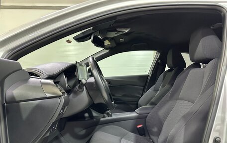Toyota C-HR I рестайлинг, 2017 год, 2 000 000 рублей, 25 фотография