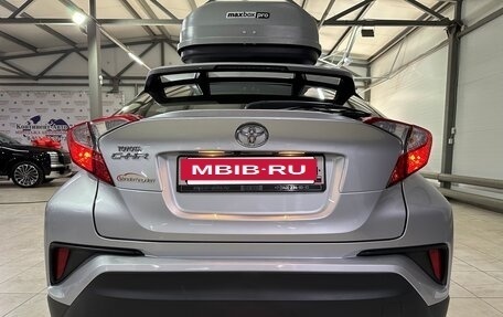 Toyota C-HR I рестайлинг, 2017 год, 2 000 000 рублей, 18 фотография