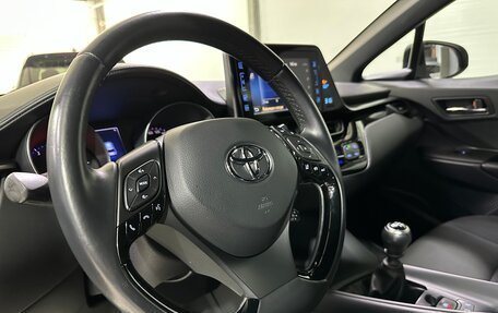 Toyota C-HR I рестайлинг, 2017 год, 2 000 000 рублей, 27 фотография