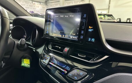 Toyota C-HR I рестайлинг, 2017 год, 2 000 000 рублей, 31 фотография