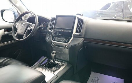 Toyota Land Cruiser 200, 2017 год, 8 300 000 рублей, 14 фотография