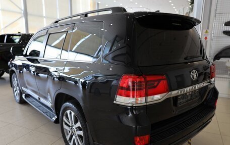 Toyota Land Cruiser 200, 2017 год, 8 300 000 рублей, 7 фотография